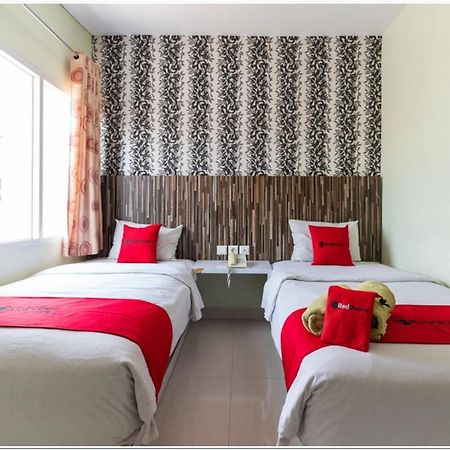 Reddoorz Plus @ Hertasning Area Makassar Extérieur photo