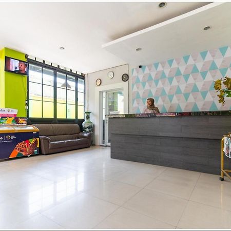 Reddoorz Plus @ Hertasning Area Makassar Extérieur photo