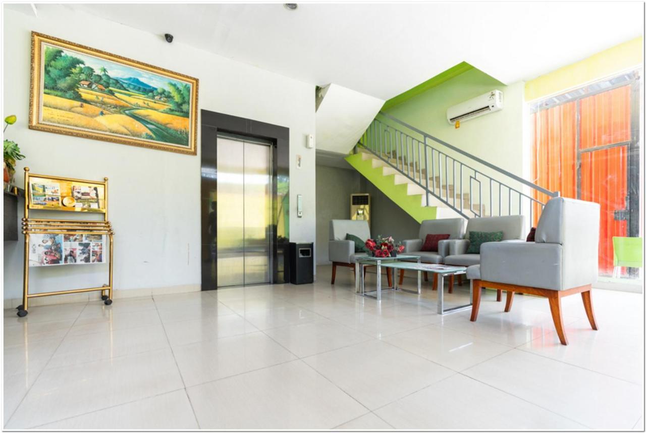 Reddoorz Plus @ Hertasning Area Makassar Extérieur photo