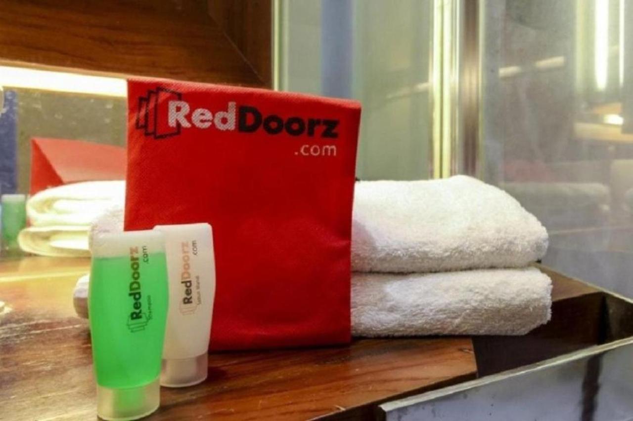 Reddoorz Plus @ Hertasning Area Makassar Extérieur photo